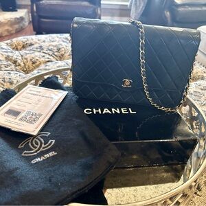 Vintage Chanel Timeless Single Flap Single Chain 
Comes with COA, box,& dustbag.